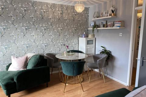 40 Brendans Close, Hornchurch, RM11 3UL
