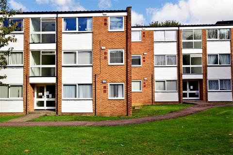 40 Brendans Close, Hornchurch, RM11 3UL
