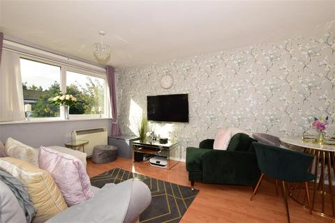40 Brendans Close, Hornchurch, RM11 3UL