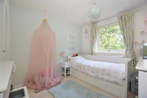 40 Brendans Close, Hornchurch, RM11 3UL