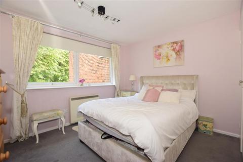 40 Brendans Close, Hornchurch, RM11 3UL