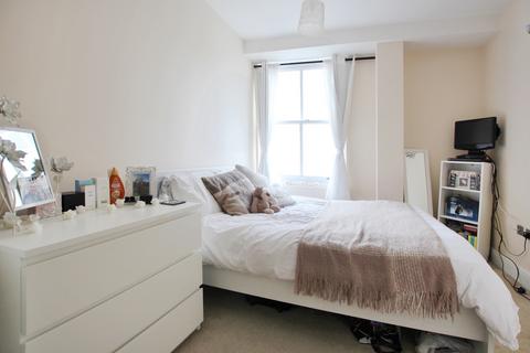 2 bedroom flat to rent, Ropewalk Gardens, London E1 1DD