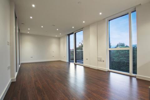 Studio to rent, Kingly Building, 18 Woodberry Down, London N4