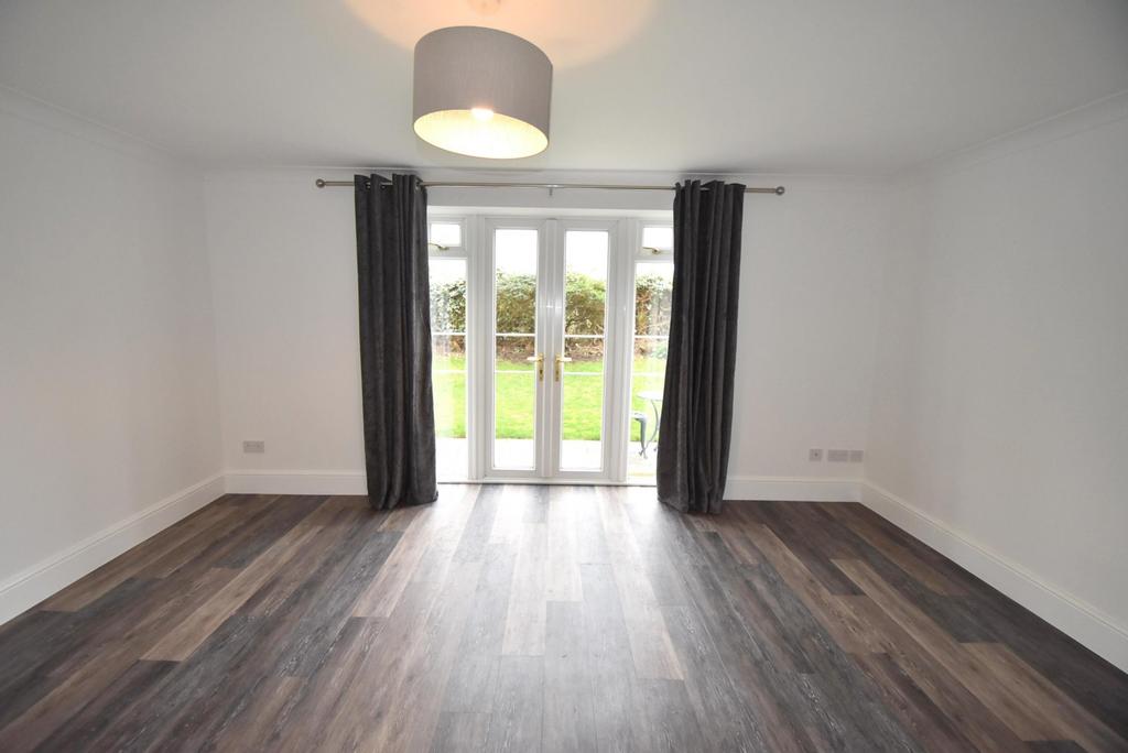 Chiltern Court, Fawcett Road, Windsor, SL4 2 bed flat £1,295 pcm (£
