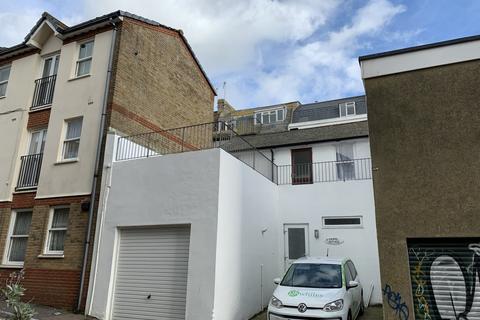 3 bedroom mews to rent, Chapel Cottage, Kemp Town