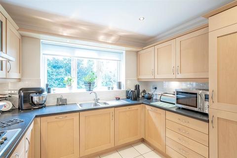 14 Dunsley Drive, Stourbridge, DY8 5RA