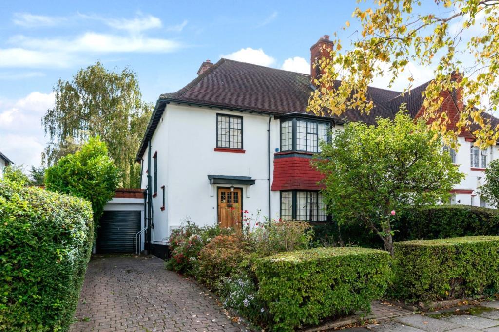 Sutcliffe Close, London, NW11 5 bed end of terrace house - £1,450,000