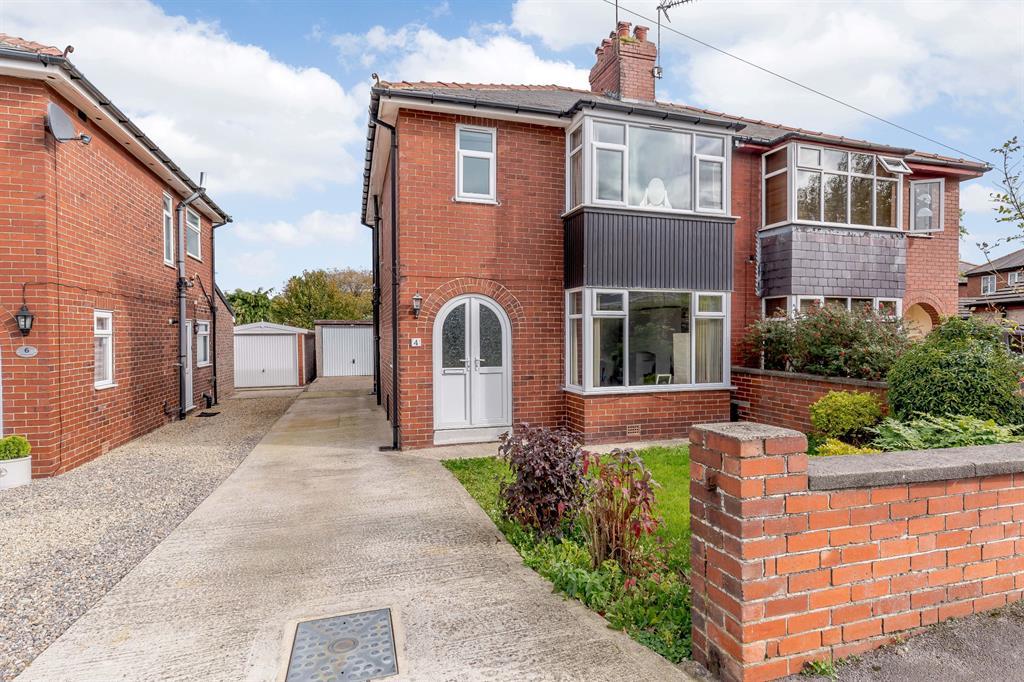 St. Johns Drive, Harrogate, HG1 3AG 3 bed semidetached house £235,000