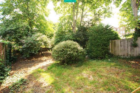 3 bedroom flat to rent, Gleneldon Road, London, SW16 2AY