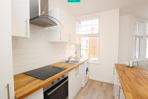 3 bedroom flat to rent, Gleneldon Road, London, SW16 2AY