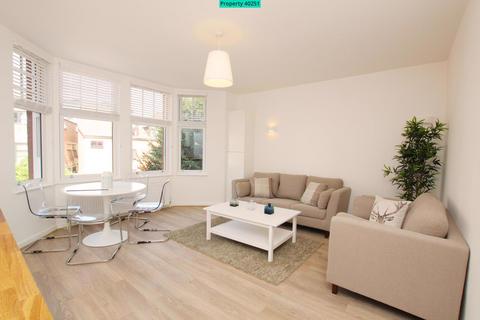 3 bedroom flat to rent, Gleneldon Road, London, SW16 2AY