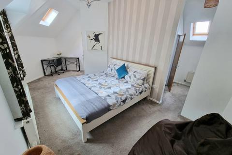 1 bedroom in a house share to rent - Firth Boulevard, Warrington, WA2