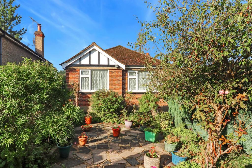 Abbots Rise, Kings Langley, Herts, WD4 2 bed bungalow £420,000