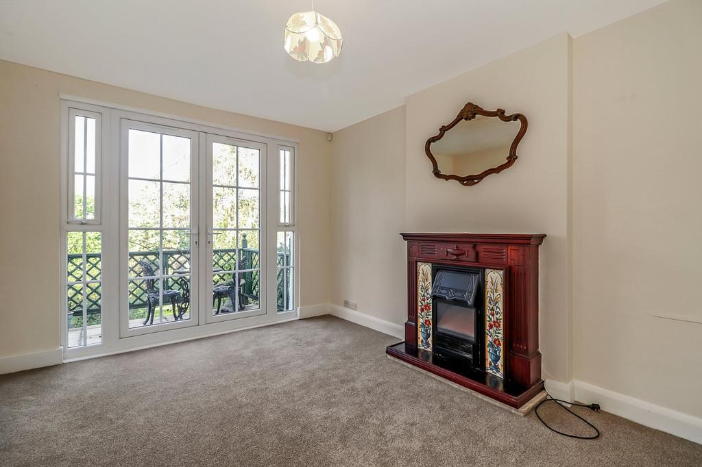 Abbots Rise, Kings Langley, Herts, WD4 2 bed bungalow £420,000