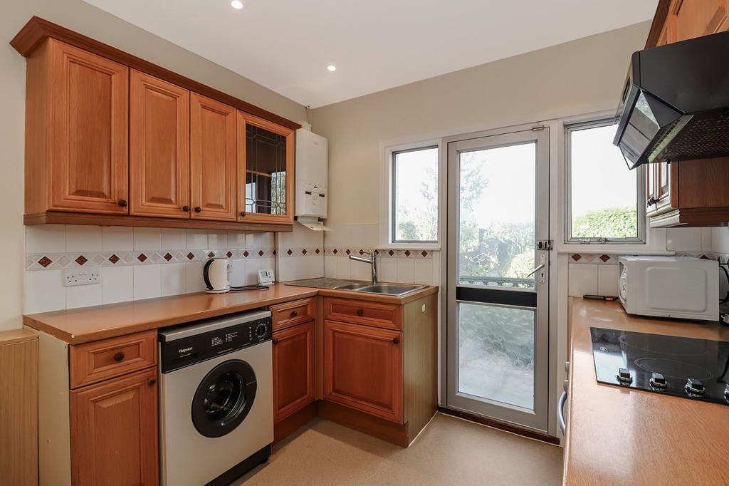 Abbots Rise, Kings Langley, Herts, WD4 2 bed bungalow £420,000