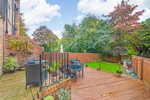 2 Acrewood Close, Leeds, LS17 8GJ