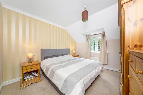 2 Acrewood Close, Leeds, LS17 8GJ