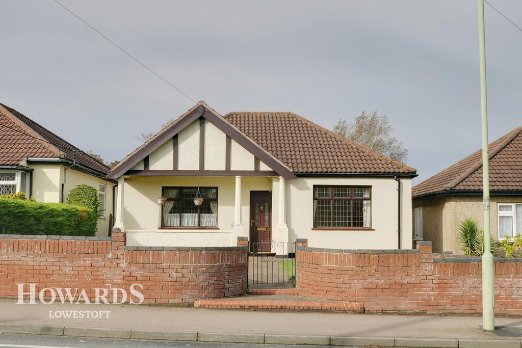 Gorleston Road, Lowestoft 3 bed detached bungalow £240,000