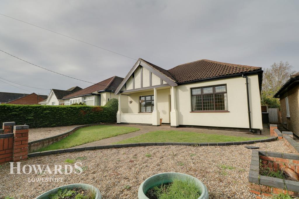 Gorleston Road, Lowestoft 3 bed detached bungalow for sale £240,000