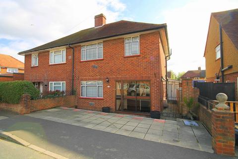 3 Monarch Close, Feltham, TW14 8BB