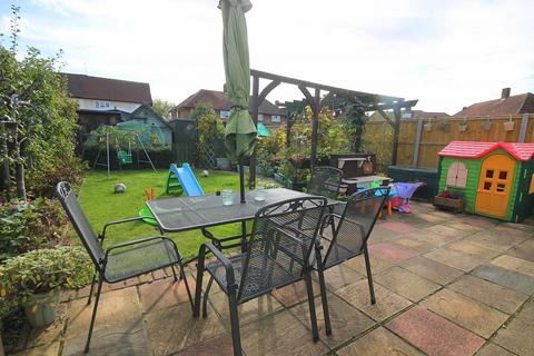 3 Monarch Close, Feltham, TW14 8BB