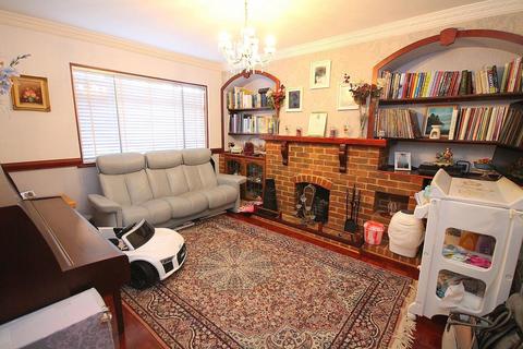 3 Monarch Close, Feltham, TW14 8BB