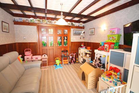 3 Monarch Close, Feltham, TW14 8BB