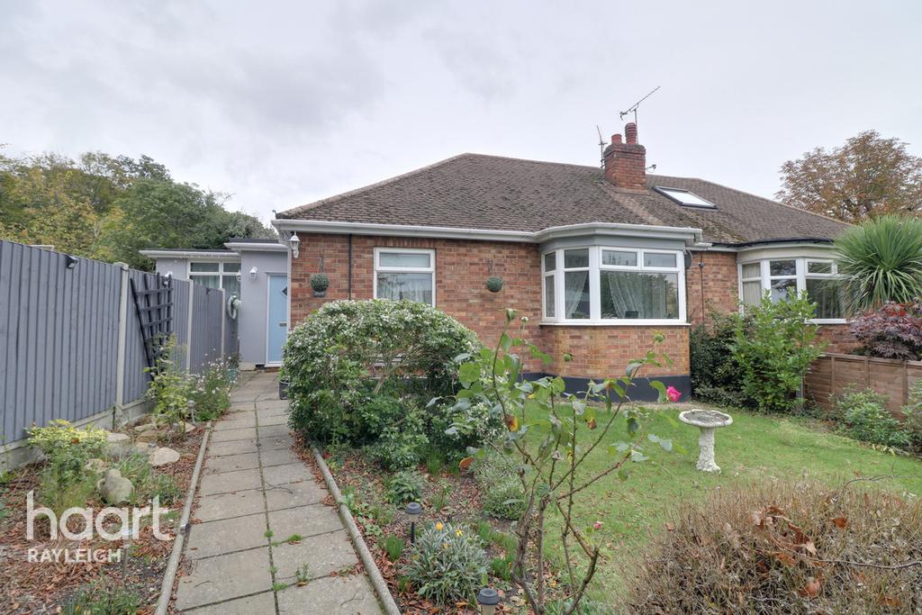 Arterial Road, LEIGHONSEA 2 bed semidetached bungalow £300,000