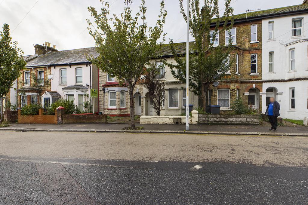 Cherry Tree Avenue, Dover 3 bed terraced house £130,000