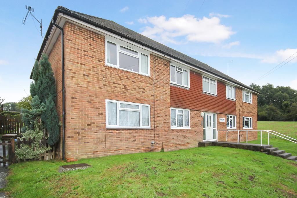 Old Lane, Horney Common 2 bed apartment £230,000