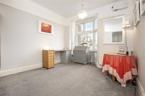 15 The Gateways, Richmond, TW9 2RB