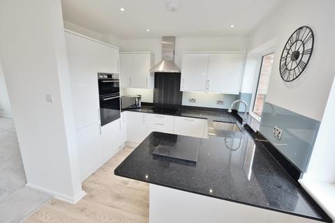 14 Atkinson Close, Orpington, BR6 6LL