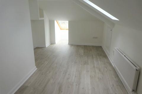 1 bedroom flat to rent, Ham Road, Selden