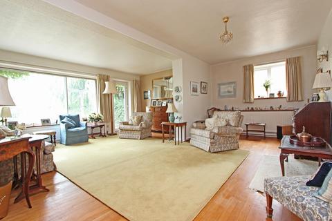 10 Highwold, Chipstead, Coulsdon, CR5 3LG