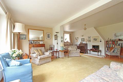 10 Highwold, Chipstead, Coulsdon, CR5 3LG