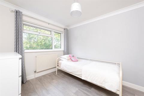 43 Coates Close, Basingstoke, RG22 4EF