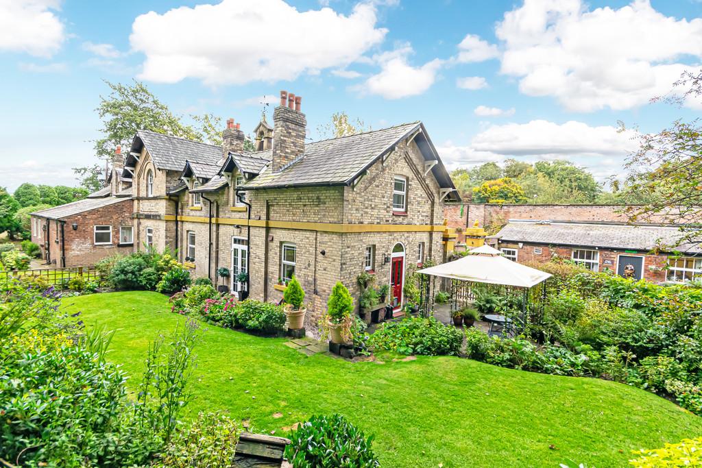 Walton Lea Cottages, Chester Road... 3 bed mews £440,000
