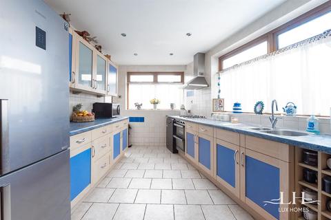 22 Birch Road, Romford, RM7 8EP