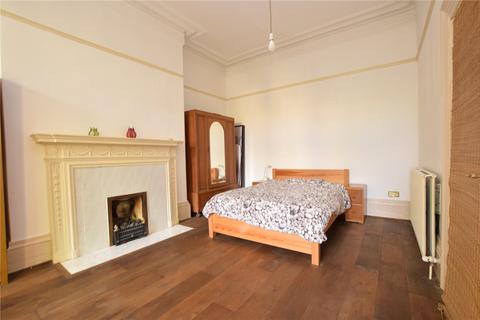 Flat 1, 21 Burton Crescent, Leeds, LS6 4DN