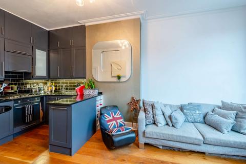 2 bedroom flat for sale, Fulham Road, London