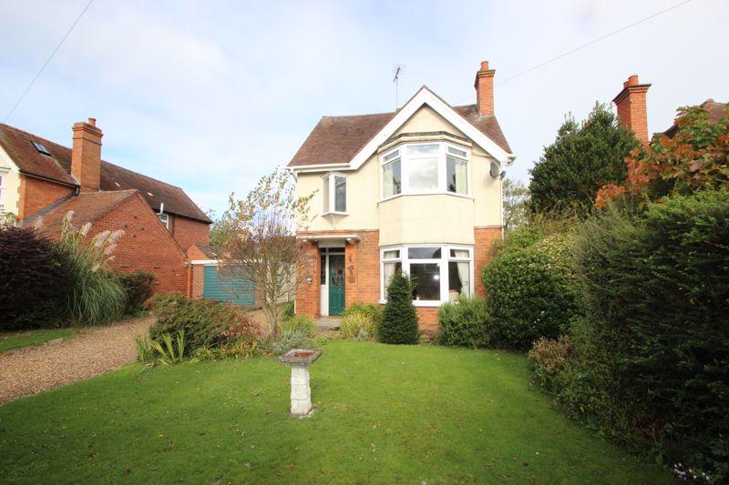 Seggs Lane, Alcester 3 bed detached house £385,000