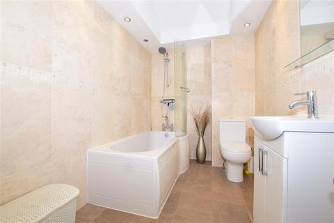 7 Oak Road, Leatherhead, KT22 7PH