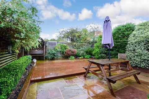 7 Oak Road, Leatherhead, KT22 7PH