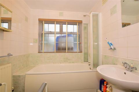 38 High Street, Hornchurch, RM12 4UN