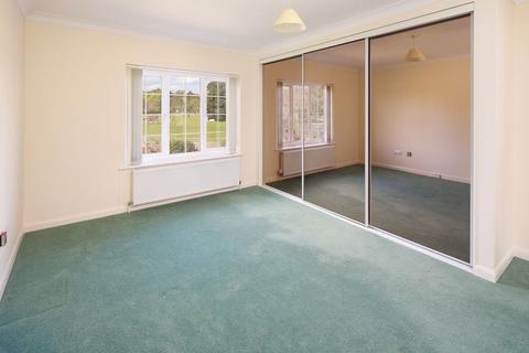 15 Grange Road, Saltwood, Hythe, CT21 4QS