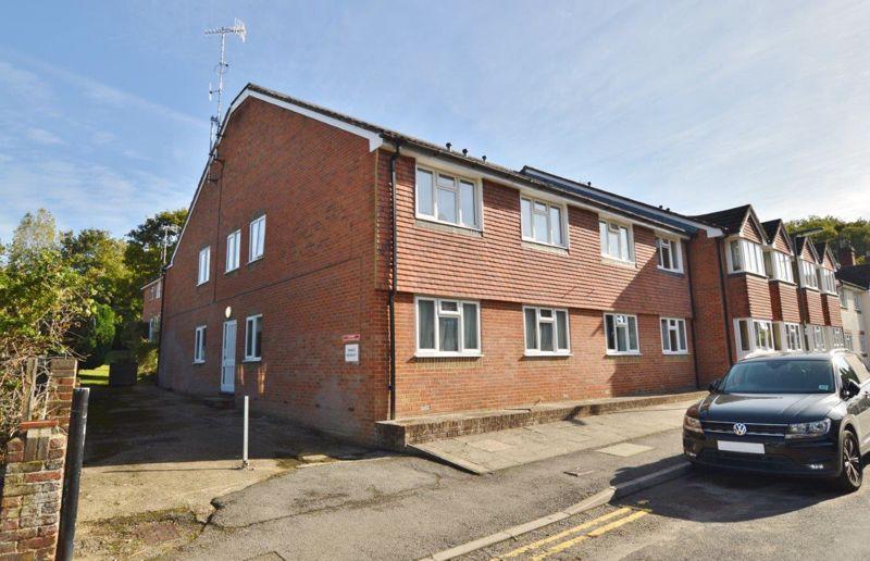 Stuart Court, Godalming 1 bed retirement property £135,000