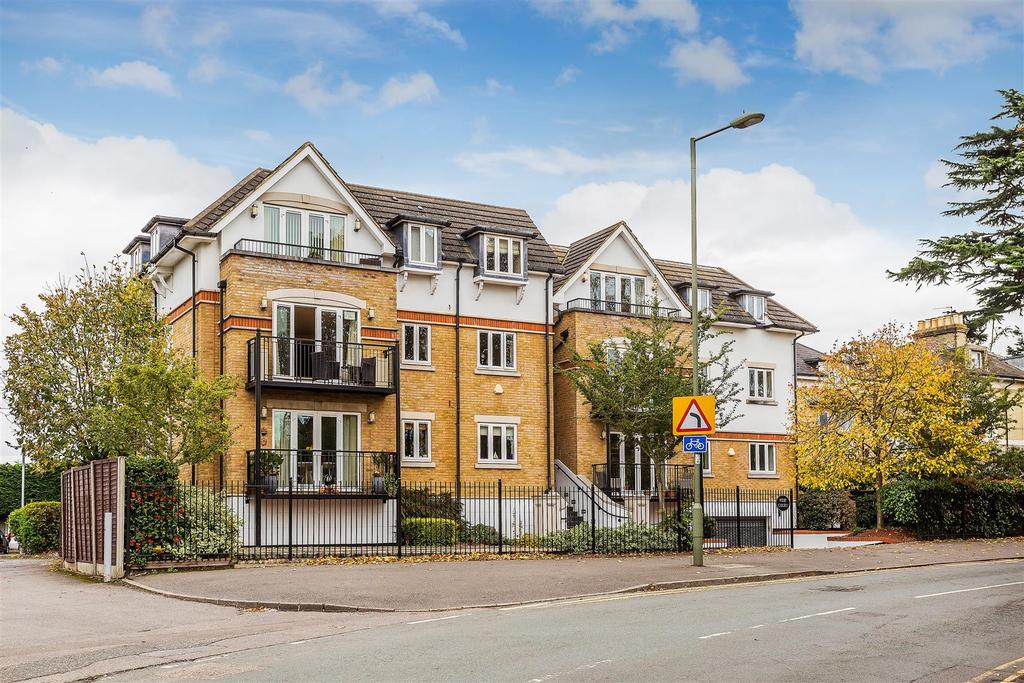 Thames Street, Weybridge 2 Bed Apartment - £342,500