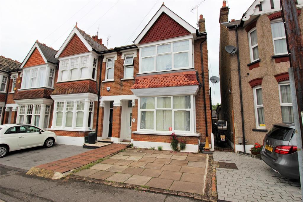Hinton Road, Cowley, Uxbridge 1 bed in a house share £750 pcm (£173 pw)