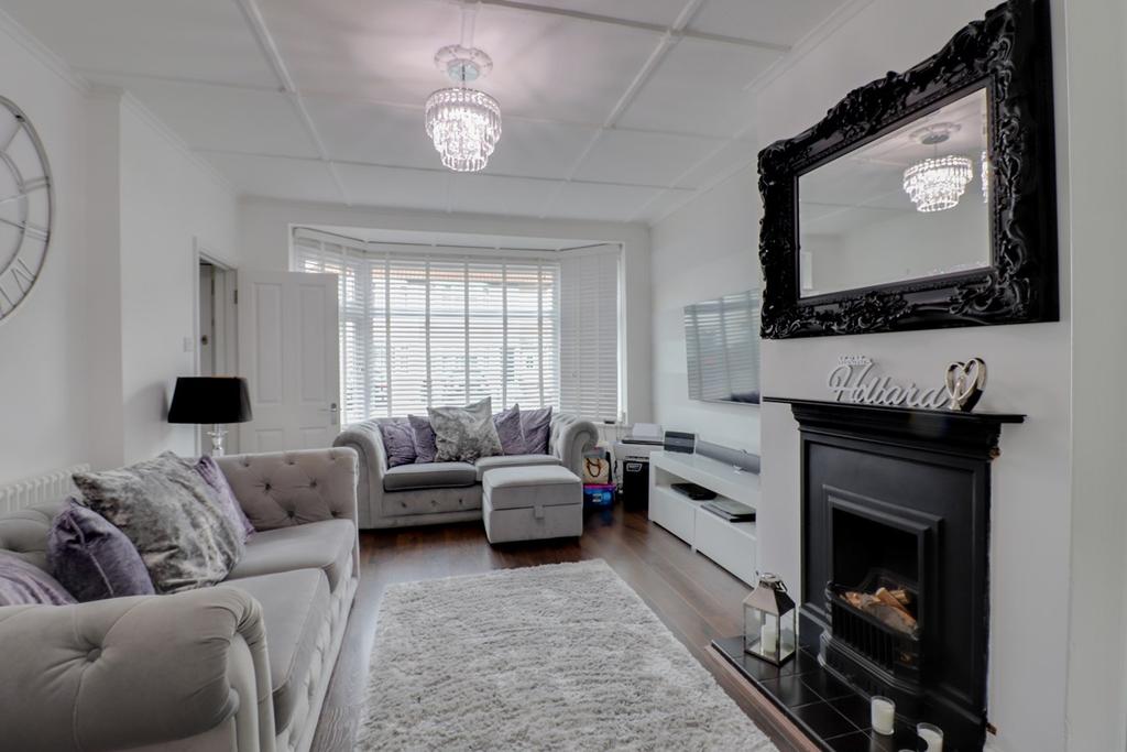 River Avenue, Hoddesdon, EN11 4 bed end of terrace house £399,950