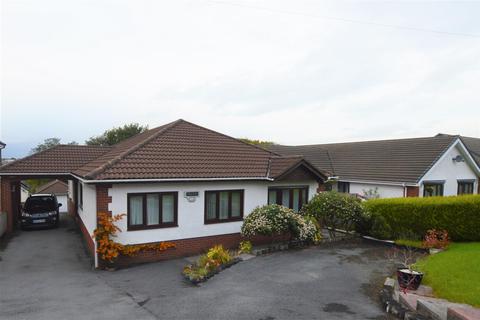 16 Clos Y Dderwen, Cross Hands, Llanelli, SA14 6RN